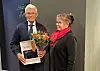 50-årsjubilanter: Til venstre er 50-årsjubilanten Karl Ressem, som står sammen med organisasjonsmedarbeider Marte Martinussen.