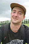 AKTIVIST: Tom Holliday håper fagbevegelsen kan hjelpe ungdom som han selv til å få bedre arbeidsvilkår og høyere lønn.