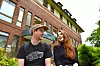 ROM: Tom Holliday og Phoebe Wheeler bor på hver sitt rom på et ungdomsherberget i Cambridge. De har ikke råd til å betale husleia, og må få sosialstøtte for å klare seg.
