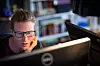 STÅR PÅ: – Jeg jobber mye til tider, gjerne en økt klokka sju om morgenen og noen kvelder etter at datteren min har lagt seg, sier Kaja Santelmann.