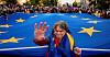 EU trues innenfra av en stadig voksende høyrebølge, mener forskere. Bildet er fra Romania, der ytre høyre fosset fram i årets valg – men tapte på målstreken.