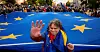 EU trues innenfra av en stadig voksende høyrebølge, mener forskere. Bildet er fra Romania, der ytre høyre fosset fram i årets valg – men tapte på målstreken.