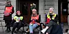 PÅ STREIKEVAKT: – Det er veldig samlende å strikke. Vi gjør noe i fellesskap, sier Åsta Hoem Hagen (t.h.). Maren Sælensminde (f.v.), Monica Lindanger og Ida Kristine Høgbakk er enig.