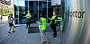 Streikevakter deler ut informasjon utenfor DNBs hovedkontor i Bjørvika. Medlemmer i LO Finans gikk ut i streik torsdag 31. mai da meklingen mellom LO og Finans Norge brøt sammen.