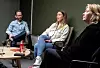Lisbeth Stender (i midten) synes det er vanskelig å snakke om Nav-drapet. Hun har med seg FOs hovedtillitsvalgte Magnus Nymoen og Renathe Øen som støtte under intervjuet med Fontene.