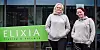 KAMP OM TIMER: Elixia-tillitsvalgte Cathrine Siro (t.h.) og Veronika Andersen forteller om arbeidsdager styrt via Facebook Messenger.