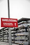 INN OG UT: Transportkontoret sørger for effektiv utkjøring av bestilte varer, men også for at det fylles på etter behov fra bedriftens lagre.