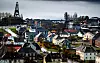 Nærmest smelteverket bodde arbeiderne, mens funksjonærer og direktør bodde i andre enden av Haakonsgate i Åbøbyen.