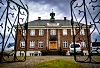 Først sent på 1970-tallet kunne arbeidere få bruke forsamlingslokalet på Sauda Klubb til bryllup og konfirmasjon. Fram til det var det forbeholdt funksjonærer og direktøren på smelteverket.