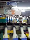Forsvarlig: I Norge brukes hanskene til å redde liv og gjøre folk friske. Produsentene her i Malaysia kan arbeide under helsefarlig arbeidsforhold som norske innkjøpere ikke forholder seg til.
