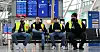 Flyplassarbeidere på streikevakt mandag morgen ved flyplassen i Düsseldorf.