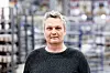 TØFT: Produksjonssjef Ove Wik i Figgjo sier at de har hatt en omsetningssvikt på 40 prosent, men går all inn for å klare seg.