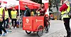 Bolleleveranse: Kamzy Ganaratnam tok med boller og satt seg på sykkelen for å vise støtte til Foodora-streiken.
