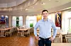 STENGT NED: Espen Thomsen forventer at det blir en helt annerledes arbeidshverdag når restauranten på hotellet endelig kan åpne opp igjen. Nye rutiner må på plass, og serveringsyrket vil måtte gjennomgå store endringer.