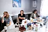 IA-rådgiverne Dagmar Landstad (fra venstre) og Nina Grawert følger opp sykehjemmet på femte året. Avdelingsleder Synøve Jota Gulla går igjennom dagens agenda for HMS-gruppen.