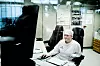 Ann Toril Sunde synes det var litt bedre tid før. Nå styrer de ansatte stadig flere operasjoner på egenhånd.