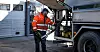 Stig Wilhelm Bråthen jobber i LNSS i Longyearbyen. Det siste året har han fått en ny arbeidsoppgave: Å fylle diesel til reservetankene til dieselkraftverket.