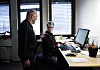 STIKKER INNOM: Flere ganger i uka kommer Sverre Worum innom kontoret til Skolenes landsforbund i Folkets Hus. Her er han i prat  med kontorsekretær Vivian Broberg.