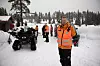 KOSTBART: Lokallaget i Moelv og omegn har en god del nødvendig utstyr som firhjuling, snøskuter og drone. Det hadde de ikke klart uten sponsorer. Geir Nilsen (foran) samarbeider med lokalt næringsliv.