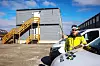 BOFELLESSKAP: Odd Harald Fjeldal viser stolt fram brakkeriggen i Breivika.