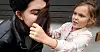 Tara (8) er spesielt opptatt av Stephanie (19), som bor på hybel hos dem.