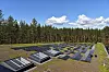 BÆREKRAFT: Vestre har lagt mye innsats i klima og miljø. På taket ligger solcellepanel som gir fabrikken 250 000 kilowattime (kWh) per i året. Jorda som ligger på taket, er den samme som lå under dagens fabrikk.