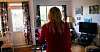 Kristin Holby bor i øverste etasje i en bygård i Vestre Aker. Hun er avhengig av hjelp fra naboer og venner til hverdagslige aktiviteter.
