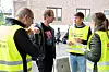 Steinar Fuglevaag reiste fredag rundt på streikestedene i Oslo for å snakke om pensjon. Her i samtale med Fredrik Samuelsen, hovedtillitsvalgt i Oslo Sykehusservice.
