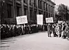 Arbeiderklassen protesterte mot tukthuslovene i 1. mai-toget i Oslo i 1927.