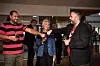 HILSER: Amir Mayani (t.v.) leder Fagforening for Luftfart og Reiseliv i Handel og Kontor, et verv LO-leder Peggy Hessen Følsvik har hatt før ham. Her gjør han 'fist bump' med regionnestleder i LO Viken Torbjørn Ness på åpningen av LO-senteret på Gardermoen.