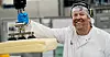 BIG ONE: Svenske Anders Karlsson tar seg heller en Big One enn pizza Grandiosa. Men det må være lov. Det er tross alt på Orkla Stabburet i Stranda at den pizzaen produseres også.