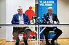 AUKA KJØPEKRAFT: No er det kroner og øre som gjeld, slo forbunds- og forhandlingsleiar Jørn Eggum i Fellesforbundet fast da han overleverte krava sine til forhandlingsleiar og Norsk Industri-sjef Stein Lier-Hansen tidlegare i mars.