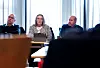 FRP-BENKEN: Olaf Reppe, Hege Vikaskag og Aleksander Søreng sitter i posisjon i Frøya.