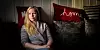 OPPLEVDE MARERITTET: Silje Tangen ble ranet på jobben. Hør henne fortelle om ranet og det å jobbe alene i videoen lenger ned i saken.