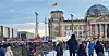Berlinere i tusenvis strømmet til Riksdagen for å ta avstand fra partiet Alternative für Deutschland (AfD).