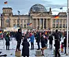 Klar melding til AfD fra denne demonstranten: Oversatt til norsk betyr dette 'motbydelig'.