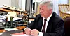 Mikhail V. Shmakov, leder av russisk LO (FNPR), roste «den militære operasjonen» og stilte seg bak Putins analyse av situasjonen i Ukraina. Det utløste en heftig debatt om å suspendere russisk LO fra internasjonal fagbevegelse. I dag kunngjorde Shmakov at FNPR trekker seg ut av den internasjonale fagbevegelsen