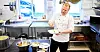 SE TORSKEN: Bjørn Erik Vangen har vekslet mellom å være gründer og institusjonskokk etter han gikk ut fra Trondheim kokk- og stuertskole. Her tilbereder han dagens kortreiste torskemåltid.