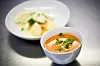 DAGENS MIDDAG: Lokal torsk med Sandefjordsmør, ovnsbakte rotgrønnsaker og kortreist potet. Pluss tomatsuppe med makaroni.