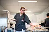 GLAD: Alexandra Fjeld (29), helsefagarbeider og tillitsvalgt for Fagforbundet, er glad for at arbeidsplassen hennes nå tas tilbake i kommunal regi.