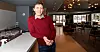 DYKTIGE FAGFOLK: Hovmester Espen Thomsen mener fagkunnskapen og rutinen til de ansatte på Olavsgaard var avgjørende da hotellet ble fylt med evakuerte fra Gjerdrum. Nå venter igjen permitteringer, og hva han beskriver som den litt mutte hverdagen, etter hvert som de evakuerte flytter ut.
