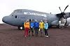 FJELLTURER:  – Vi gleder oss til høsten og vinteren. På fritida blir det nok noen turer rundt på øya, for fjellene og landskapet innbyr til det, sier Hege, Nils Rune, Sofie, Ken Gøran og Hanne. Sistnevnte har tatt turen fra Værvarslinga i Nord-Norge, avdelingen i Meteorologisk Institutt som har ansvar for drift av stasjonen på Jan Mayen.