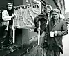 NY STREIK: Streiken i 1978 ble blant annet ødelagt av statlig nekt mot lønnsøkning, og dermed endte produksjonsarbeiderne i Vinmonopolet i ny streik fire år senere. Her er Tom Bader, Harald Risvold og Helge Kise for å stå på stand.