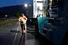 Torbjørn Gråberg har hevet og senket støttebein på semitrailere i mange år. 75-åringen jobbet først mange år på Alnabu. Nå er han «hjemme» på terminalen på Åndalsnes.