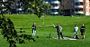 Jøran Næstby har drevet med frisbee-golf i tre år. T.v. Kristine Wendt, t.h Mehdin Sultani og Knut Kristian Saxebøl.