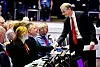 MØTE: Arbeiderpartiets leder Jonas Gahr Støre hilser på påtroppende leder i Fellesforbundet, Jørn Eggum, etter innledningen på forbundets landsmøte