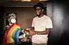 RESPEKT: Pride-flagget representerer mangfold og respekt for andre mennesker for Skadberg, som har det fremme året rundt selv om han ikke selv er skeiv.
