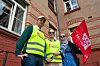 URETTFERDIG: Tobias Drevland Lund og Suzanne Elisabeth Mengkrogen med Maren Oddvang fra Fagforbundet Ung i Oslo. De stiller spørsmål ved at direktørene skal heve millionlønninger og ha bunnsolid alderspensjon, og samtidig godta at ansatte med mindre enn 20 prosent stilling ikke opptjener pensjon i det hele tatt.