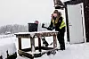 Kjelstad gjør mye av det praktiske arbeidet i hundegården, men hun ser at ungdommen tar mer og mer ansvar for hver gang de er der sammen.