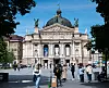 Det er den kommende vinteren som bekymrer varaordføreren i Lviv. Nå om dagen er det sommer og derfor mindre strømforbruk. Her er Lviv Opera.